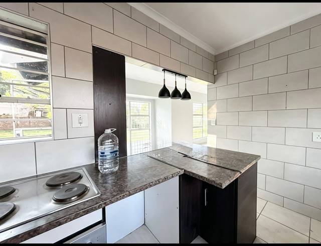 4 BEDROOM HOUSE FOR SALE IN VAN RIEBEECK PARK